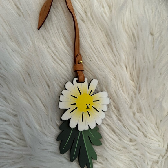 SOLD❤️Authentic Louis Vuitton By The Pool Leather Flower Bag Charm - Picture 8 of 9